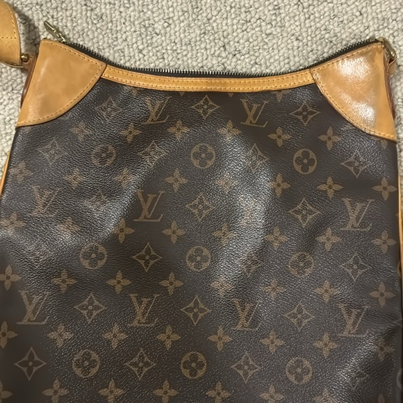 Louis Vuitton Large Monogram Crossbody - Picture 3 of 6
